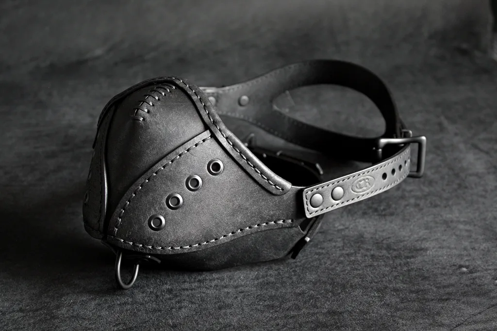 muselière en cuir noir bdsm fait main