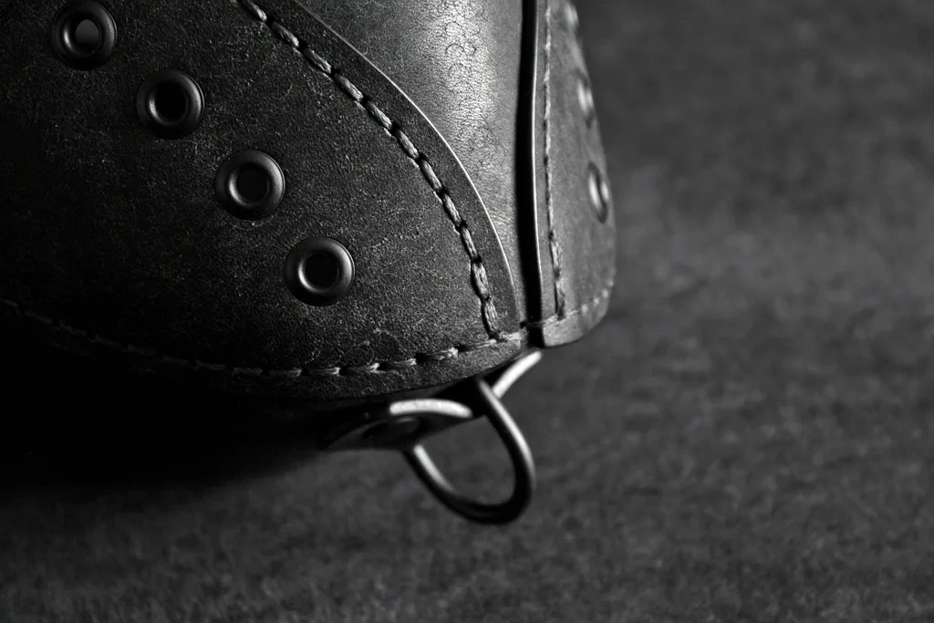 muselière en cuir noir bdsm fait main anneau menton